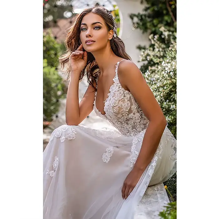 Longue Boho a-ligne dos nu robe de mariée fleurs 3D bretelles Spaghetti robes