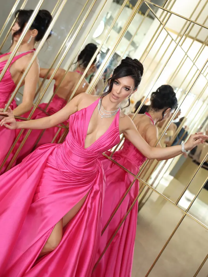 Robe de soirée longue en satin fuchsia