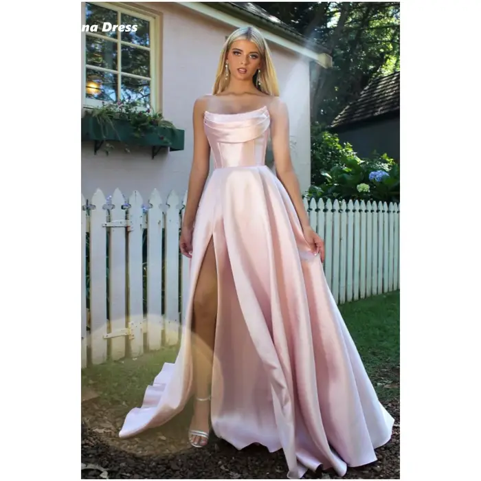 Robe de cocktail femelle satinée Lena Rose en microfibre et viscose pour soirée officielle avec soutien-gorge intégré et finition froncée pour femmes de tous les âges