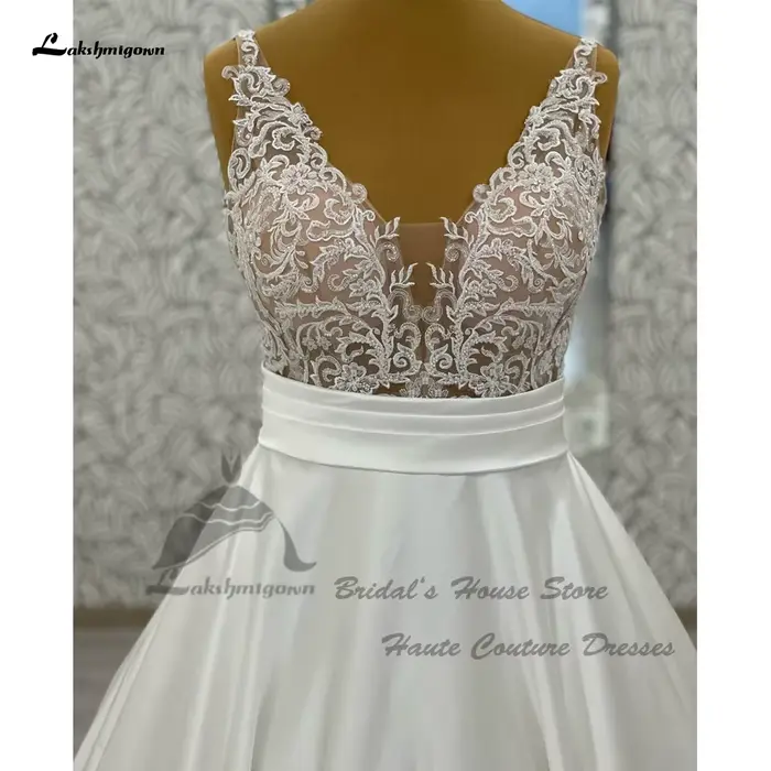 Robe de mariée Lakshmigown en satin doux avec col en V et décoration en appliques perles et dentelle pour femmes occasions spéciales mariage cérémonie de gala