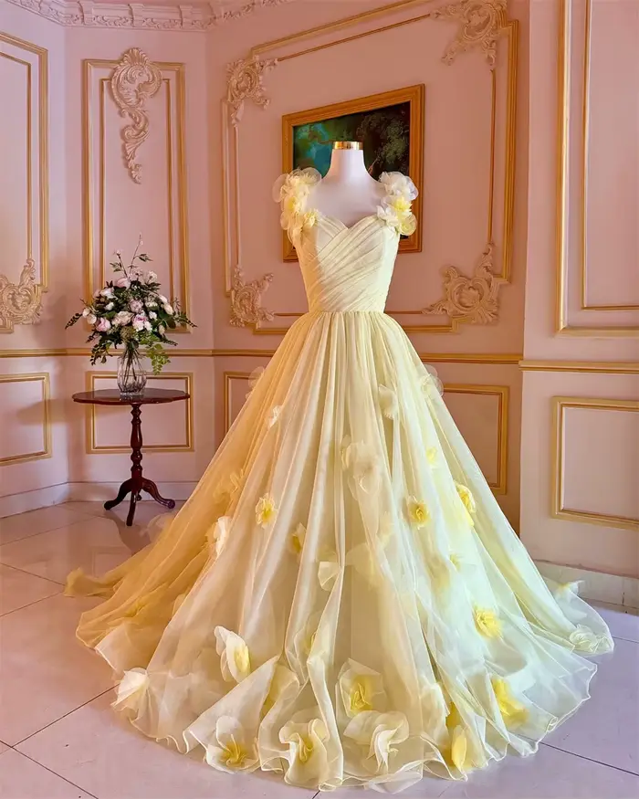 Robe de soirée en soie longue avec dentelle et appliques modèle Mila pour cérémonie officielle mariage et occasion spéciale
