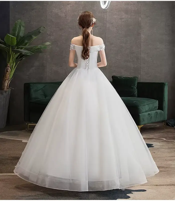 Robe de mariée en dentelle à col en V