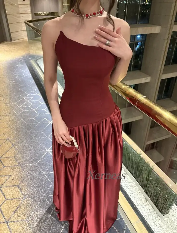 Robes de soirée personnalisées bordeaux pour femme, idéales pour les invitées de mariage, robes de soirée formelles froncées, robes de cocktail sans bretelles, robes de bal 2025