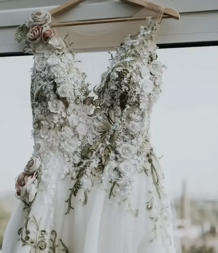 Robe de mariée A-ligne à fleurs colorées, polyester, illusion de dos, soutien-gorge intégré, disponible en plusieurs tailles et couleurs pour femmes enceintes et événements spéciaux