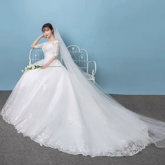 Robe de mariée à demi-manches personnalisée