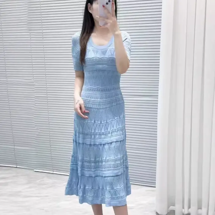 Robe tricotée à col rond pour femmes
