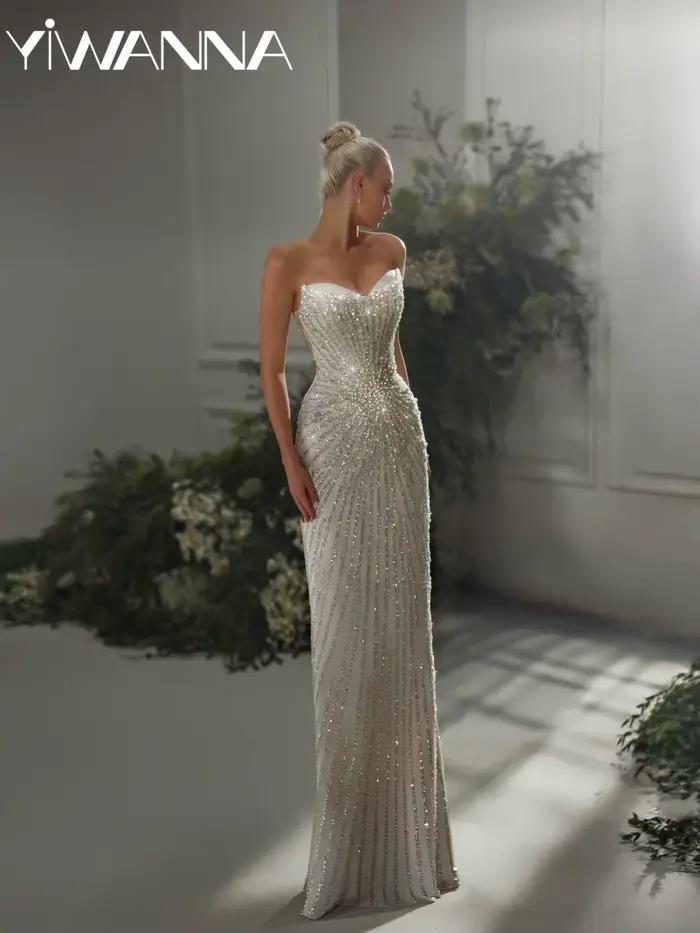 Robe de mariée longue en satin de luxe vintage avec traîne détachable et perles, élégante et personnalisable, sans bretelles, pour la mariée