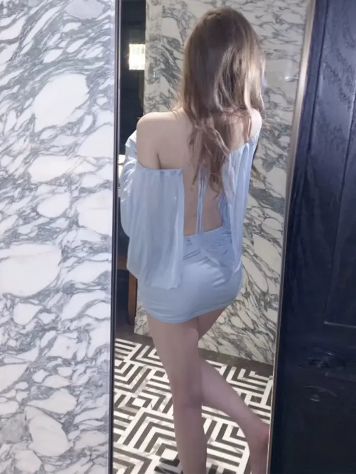 Robe moulante bleue à une épaule sexy décontractée avec broderie et manches princesses pour femmes occasions spéciales