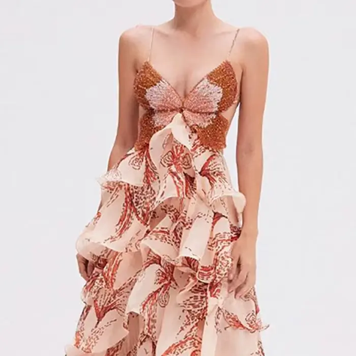 Robe longue plissée à volants