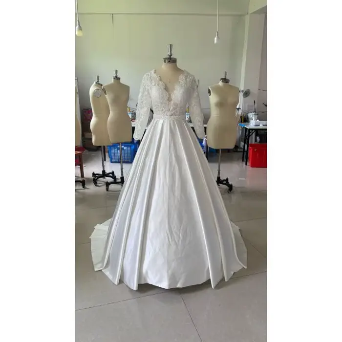 Robe de mariée blanche en Satin français