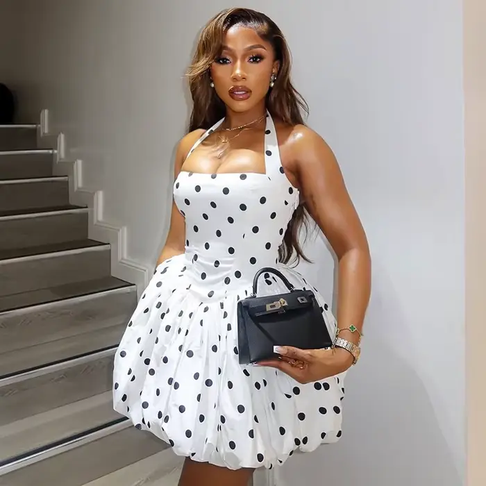 Robe élégante à col halter pour femme
