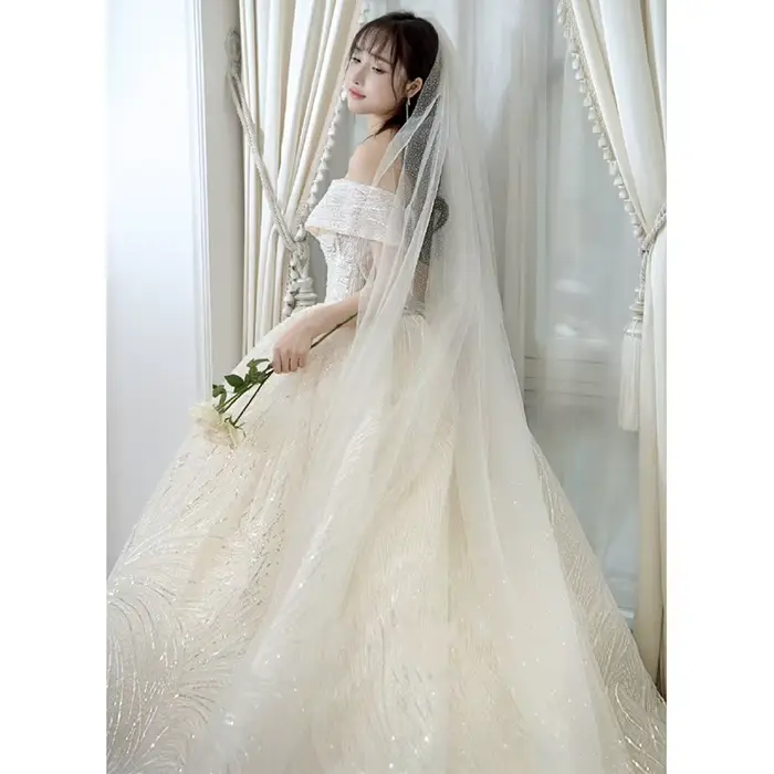 Robe de mariée de luxe à paillettes brillantes avec train de balayage, col bateau élégant, robe de R