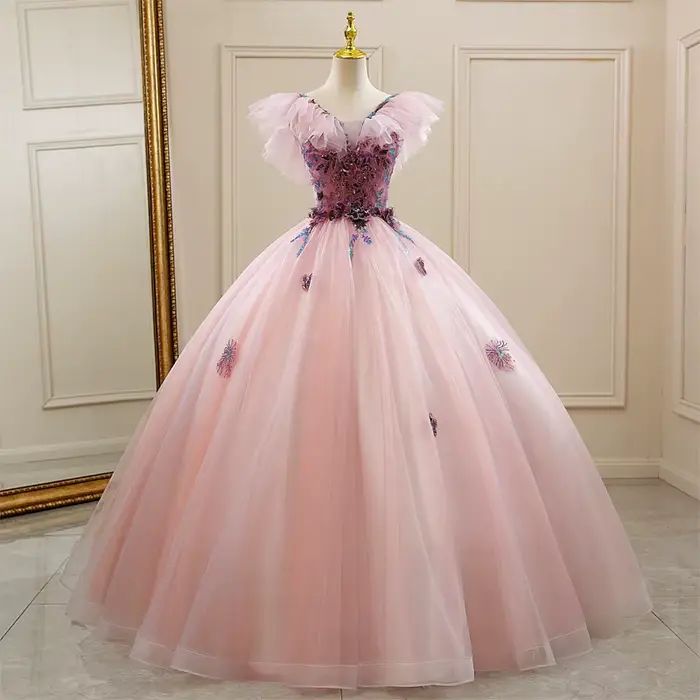 Robes de Quinceanera Robe de soirée 2025, robe de bal princesse accentuée de perles et de paillettes
