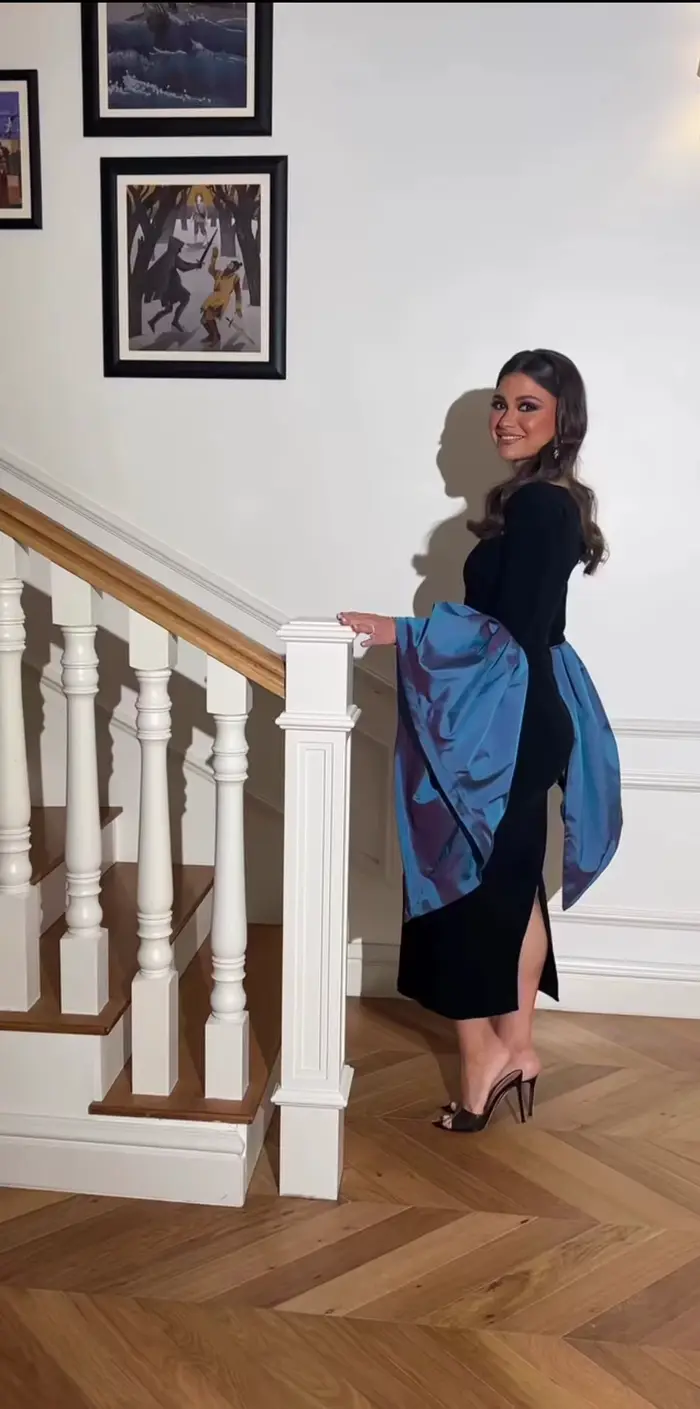 Asastationary-Robe de soirée noire à col en V