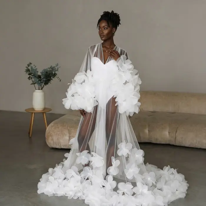 Robe de mariée romantique à fleurs pour séances photo de mariage