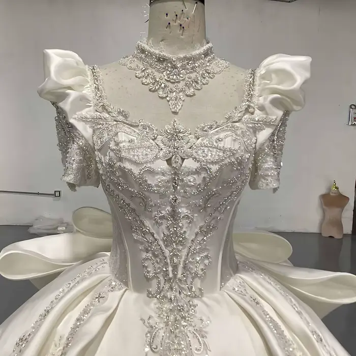 Robe de Mariée en Satin Exquise avec Dentelle, Perles et Cristal pour Femmes Occasions Spéciales