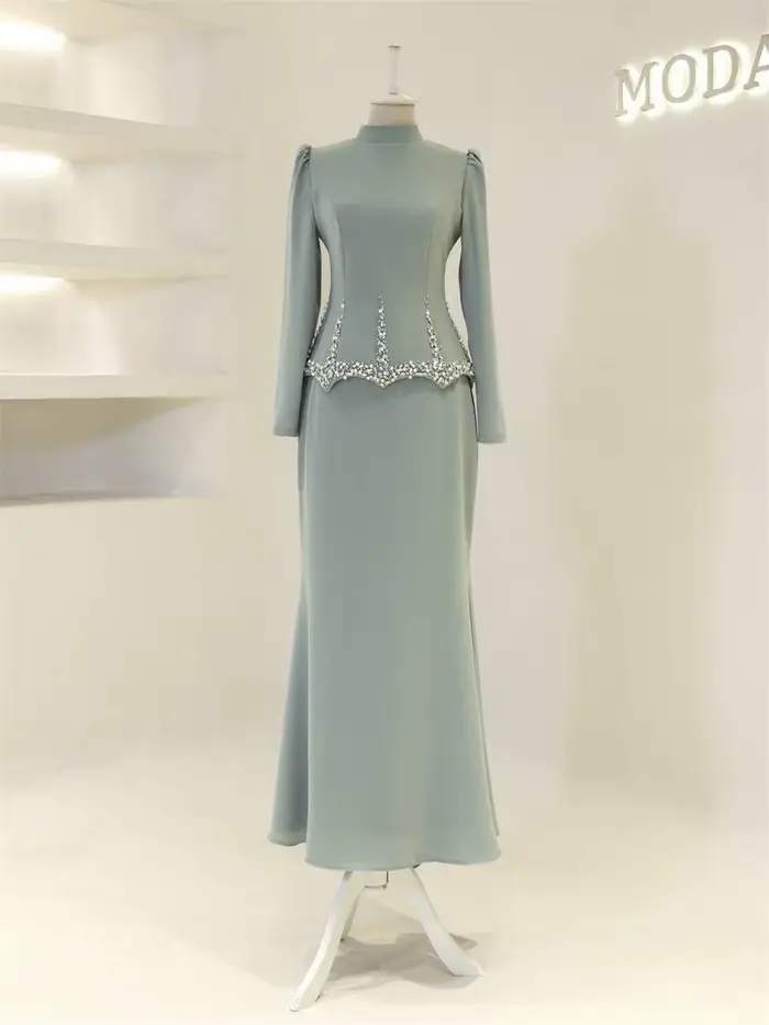 Robe de soirée Contessa en satin mauve avec manches bouffantes et décoration en perles pour femmes de tous âges occasions spéciales mariage soirée galas