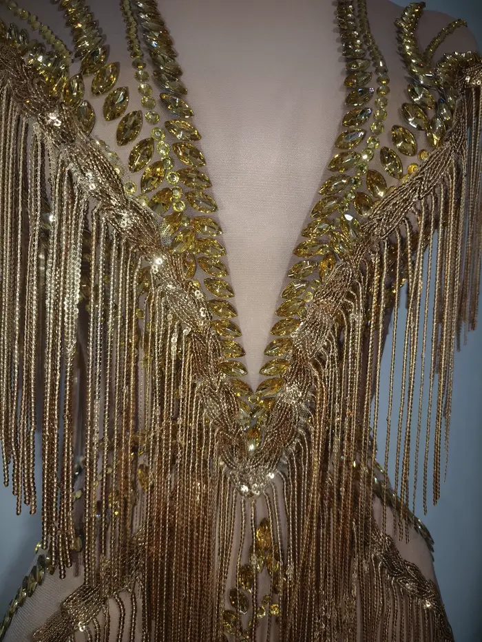 Robe longue de soirée luxueuse en polyester pour chanteuses de club, avec strass et franges, disponible en plusieurs tailles et couleurs
