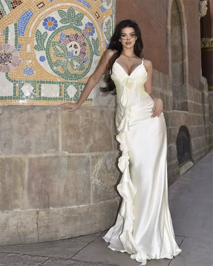 Robe de soirée en satin champagne clair