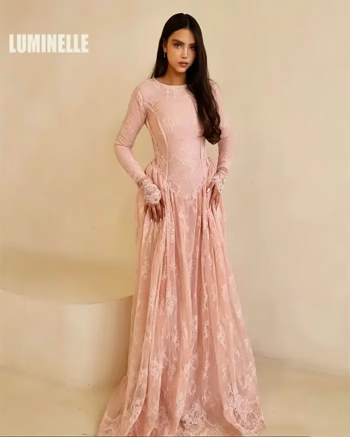 Robes de soirée en dentelle rose