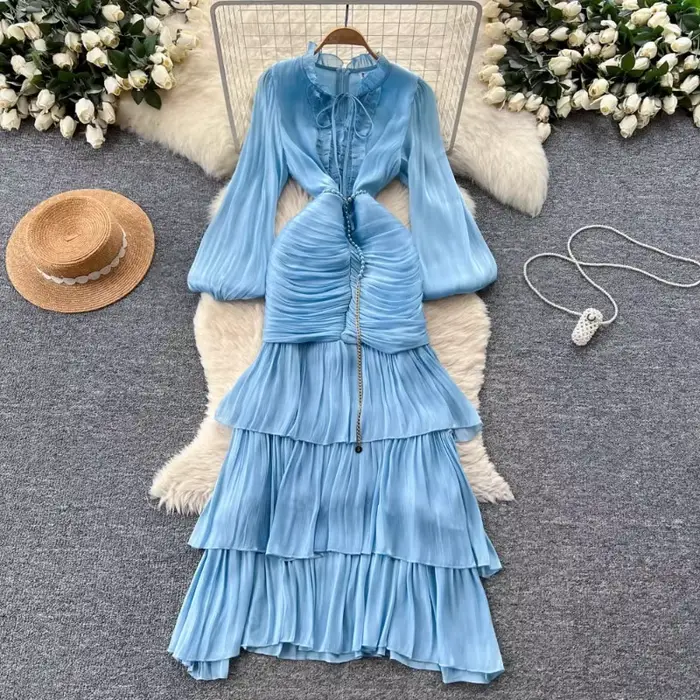 Robe longue femme style français printemps-été 2026 avec empiècements en dentelle et taille ajustée