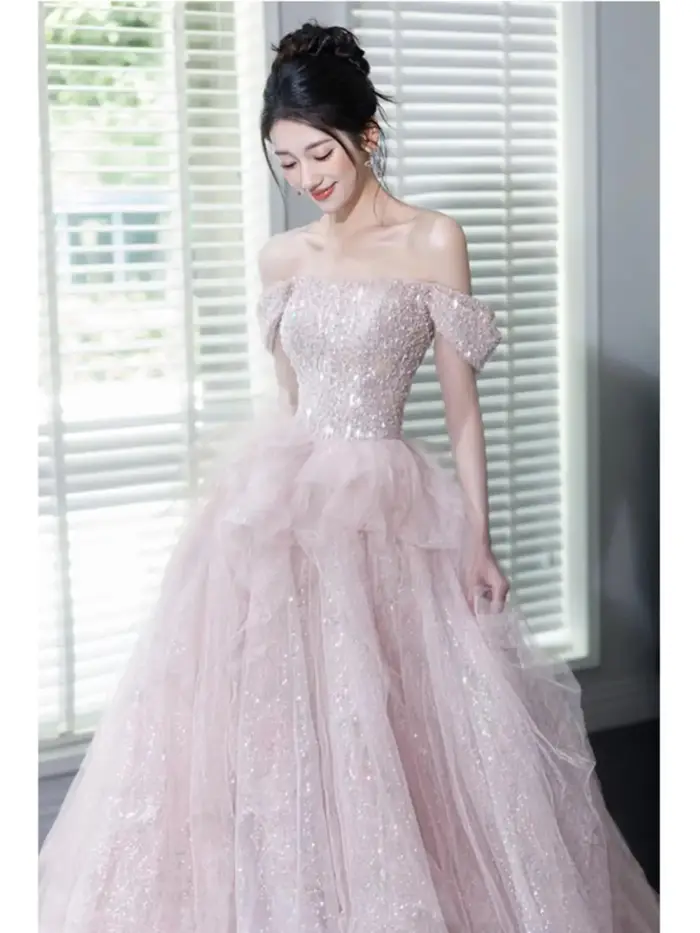 Robe de mariée rose à paillettes, jupe longue queue de poisson