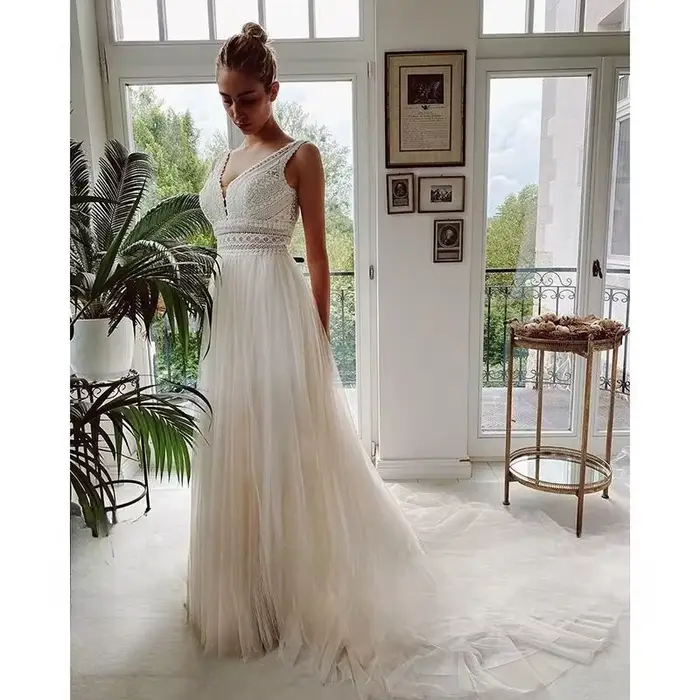 Robes De mariée bohème personnalisées col en V Appliques dentelle Tulle ivoire