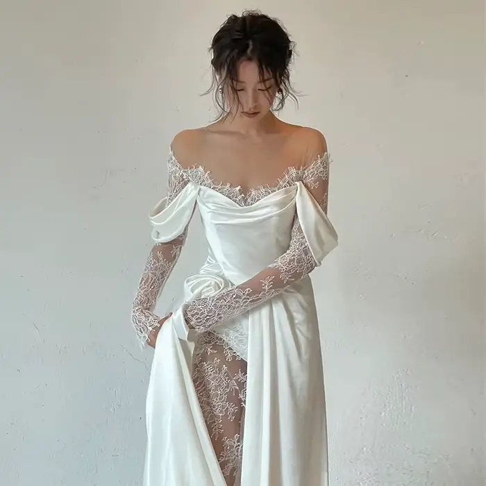 Robes de mariée en satin avec petite traîne