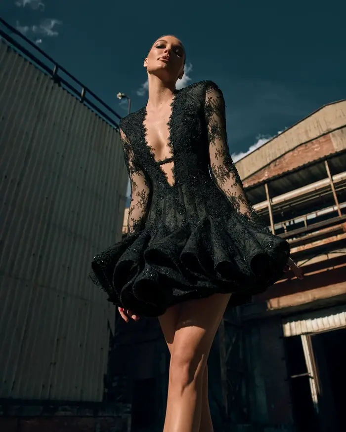 Robe de cocktail mini sexy en dentelle noire à manches longues