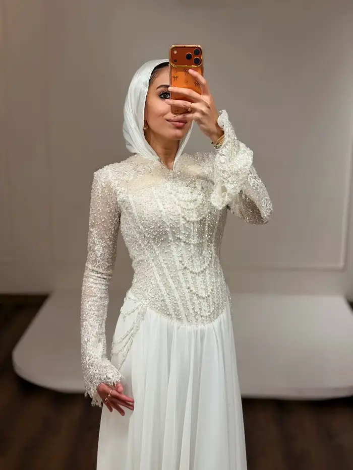 Robe de mariée musulmane blanche personnalisée avec dentelle perlée et corset en mousseline pour femmes, train de balayage, col rond, soutien-gorge intégré, occassions spéciales comme mariage et fiançailles