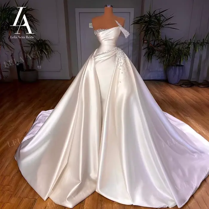 Robe de Mariée LelaAcra en Polyester Satin Perlé Style Sirène avec Traîne Détachable et Perles Princesse Occasions Spéciales