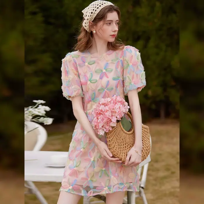 LOUIS YAO robe florale 2025 doux 3D couches sens couleur contraste robe à fleurs manches bouffantes 