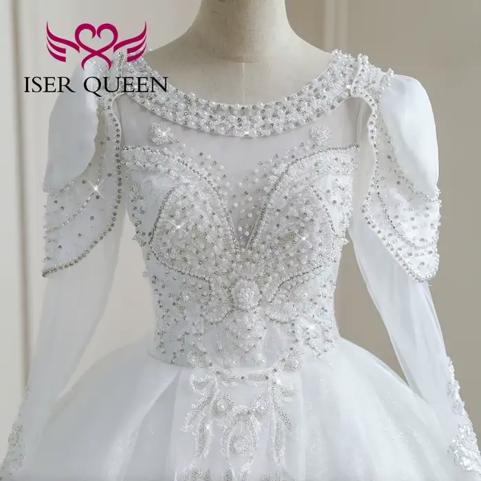 Robe de mariée en tulle brillant col bateau avec soutien-gorge intégré et conception princesse pour femmes grandes occasions spéciales