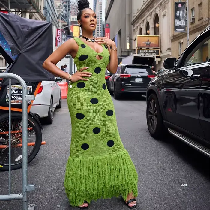 Camisole tricotée noire à pois col en V ourlet franges ajourées robe Maxi élégante pour femmes occasions spéciales été 2025