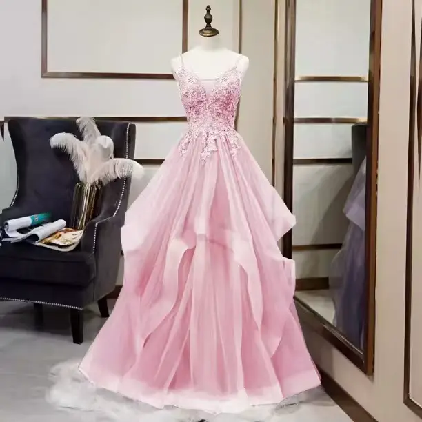 Robes d'hôte de scène, fiançailles