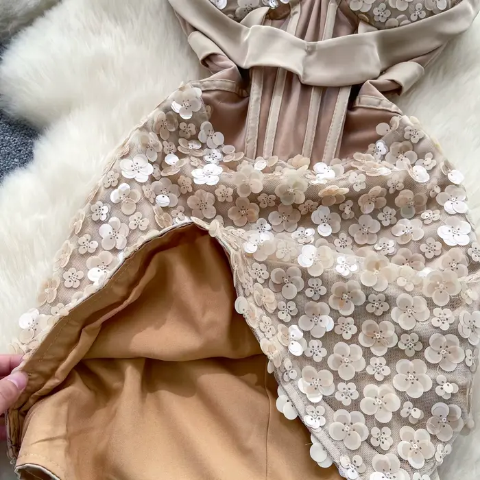 Robe de soirée moulante à sequins élégante et sexy pour femmes juniors occasions estivales et festives polyester non extensible style moderne mini taille ajustée au-dessus du genou