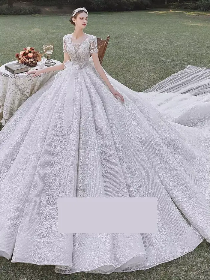 Robe de mariée à manches courtes