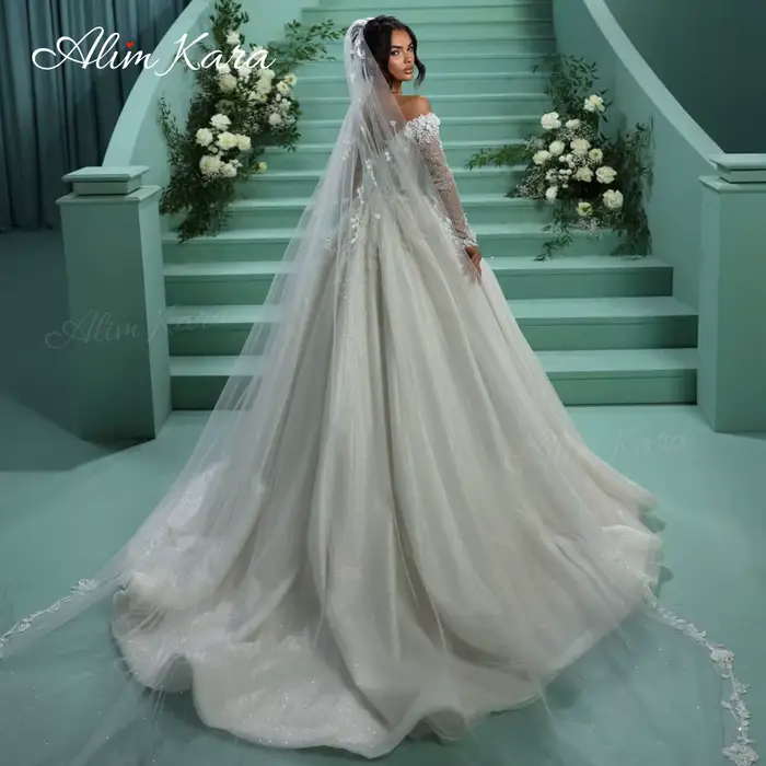 Robe de mariée à épaules dénudées