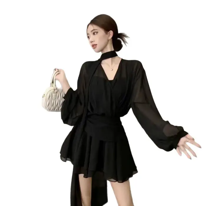 Robe élégante noire de style français à manches longues avec ceinture