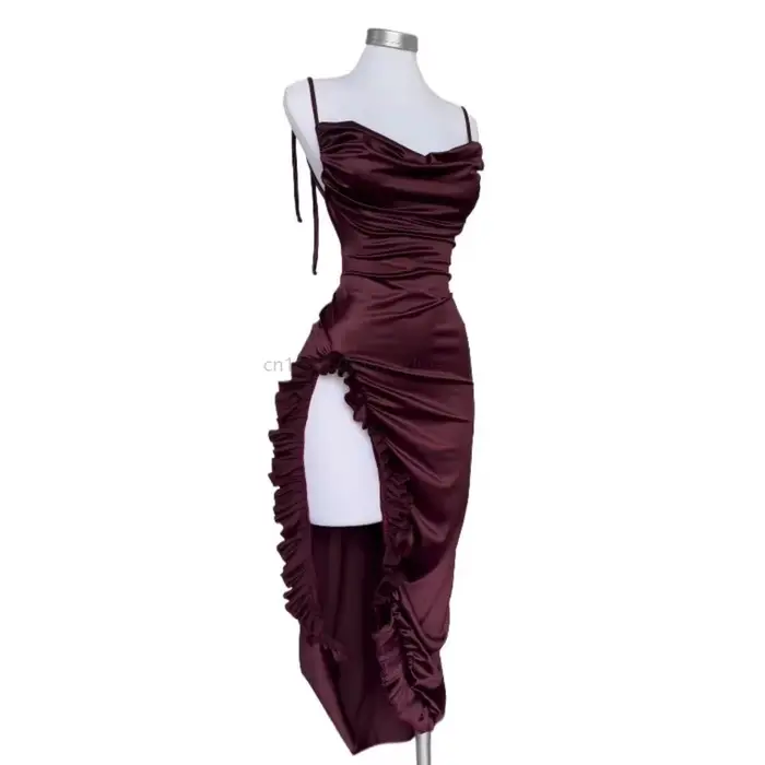 Robe longue plissée sans manches à lacets