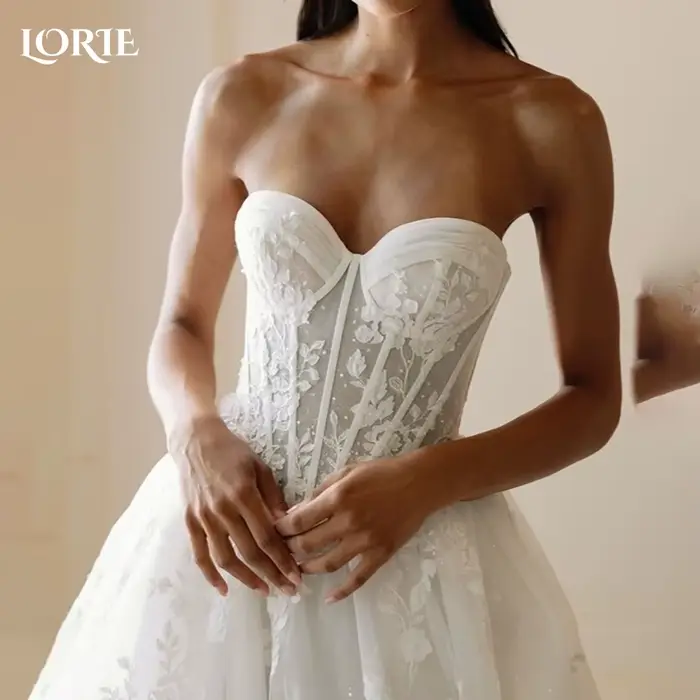 Robe de Mariée Trapèze en Dentelle avec Fleurs 3D