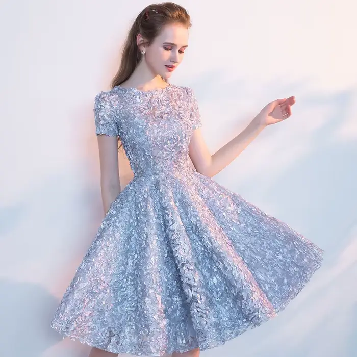 Nouvelles Robes de Cocktail Courtes et Sexy à Fleurs 2026 Dongcmy