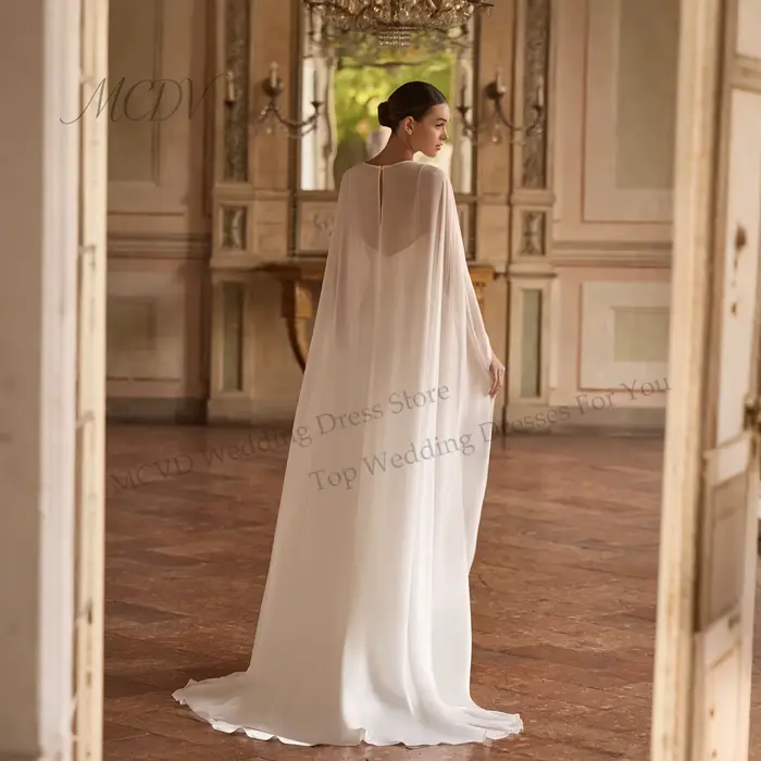 Robes de mariée sirène en satin avec cape détachable