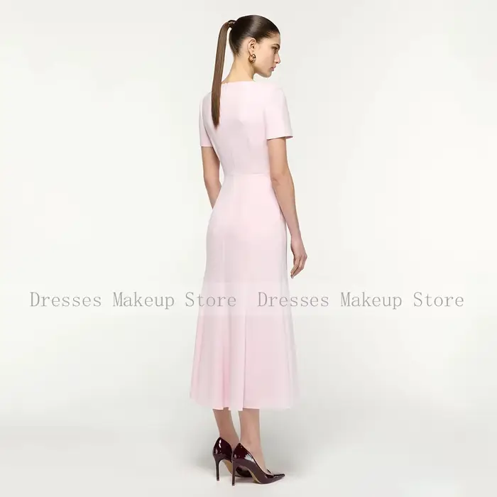 Robe cocktail sirène personnalisable avec décolleté cuillère et dos croisé pour femmes de toutes occasions formelles