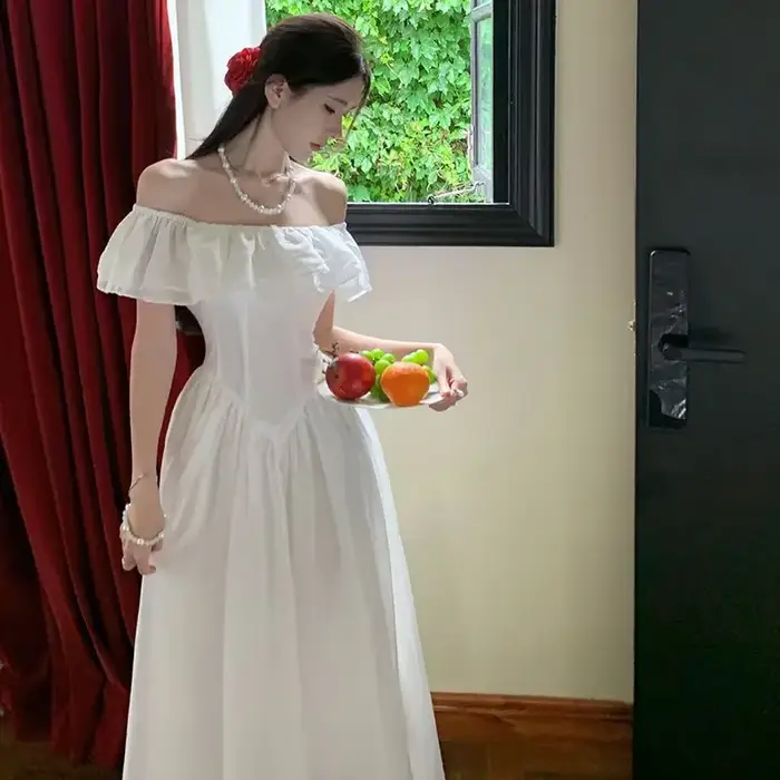 Robe longue blanche été 2025 col carré taille empire manches volantes asymétrique à une épaule jupe trapèze pour femme occasions spéciales