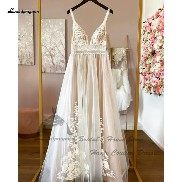 Robe de mariée bohème Lakshmigown en polyester avec bretelles spaghetti et dentelle personnalisée pour femmes occasions spéciales mariage traditionnel ou moderne