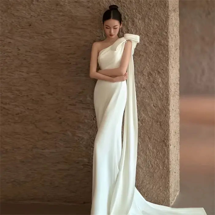 Robes de mariée sirène élégantes asymétriques sans manches avec nœud en satin pour femmes 2026