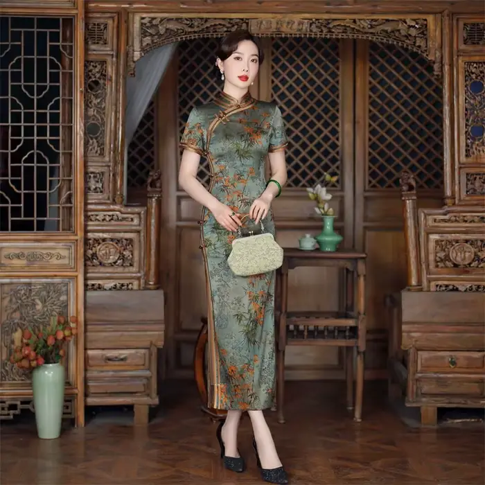 Robe qipao élégante à col mandarin pour femmes