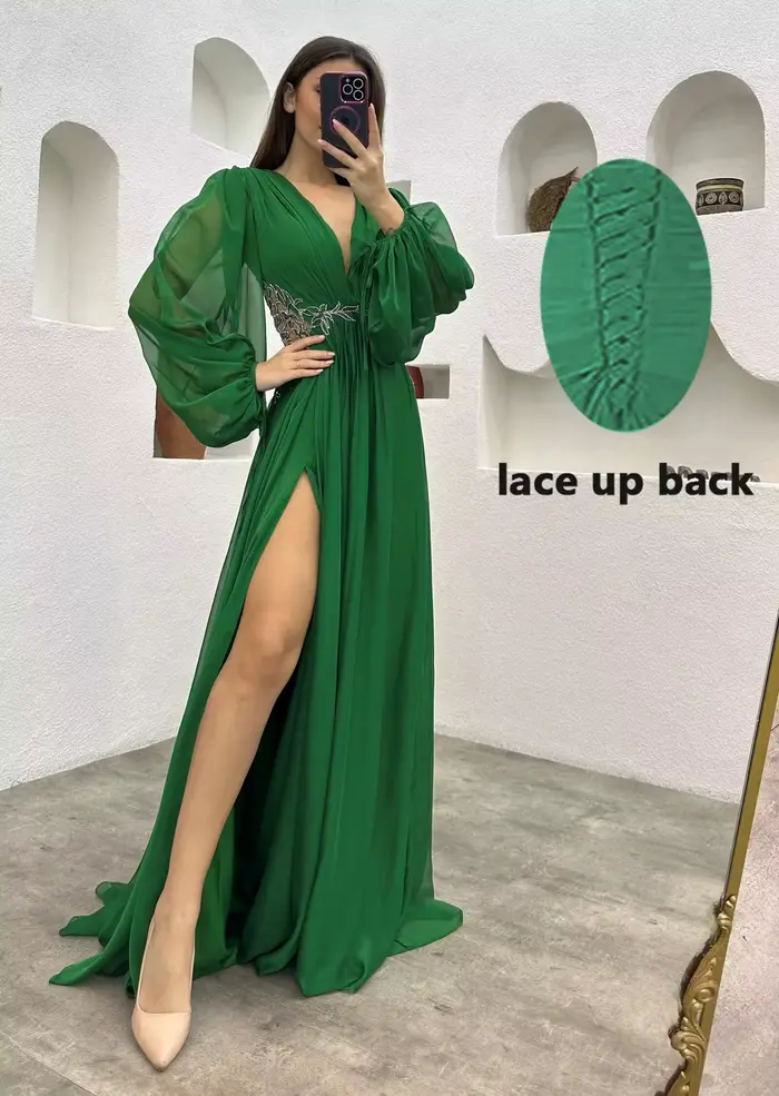 Robes de demoiselle d'honneur à manches longues avec fente col en V en mousseline de soie une ligne dentelle plissée