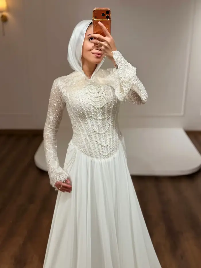 Robe de mariée musulmane blanche personnalisée avec dentelle perlée et corset en mousseline pour femmes, train de balayage, col rond, soutien-gorge intégré, occassions spéciales comme mariage et fiançailles